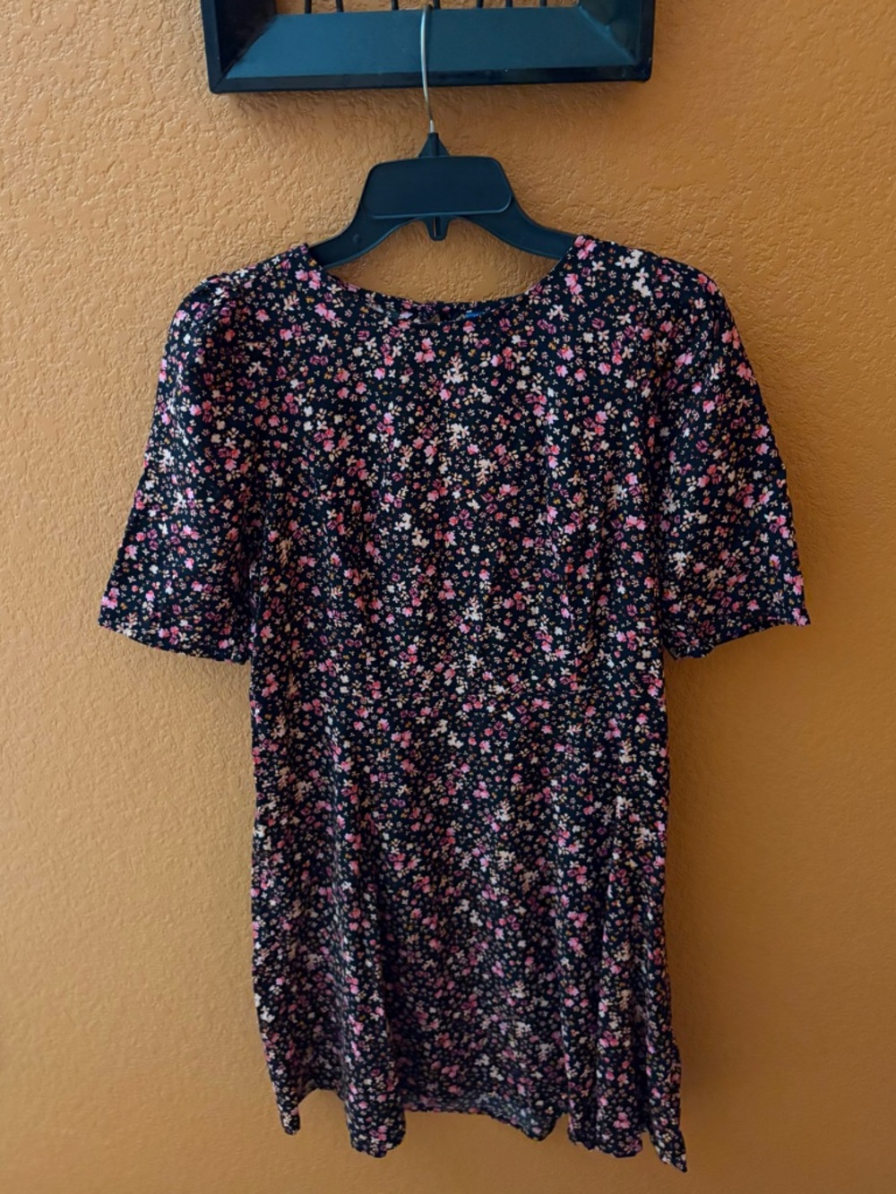 Old navy Women’s Black Floral Short Sleeve Top - Pink & White Print